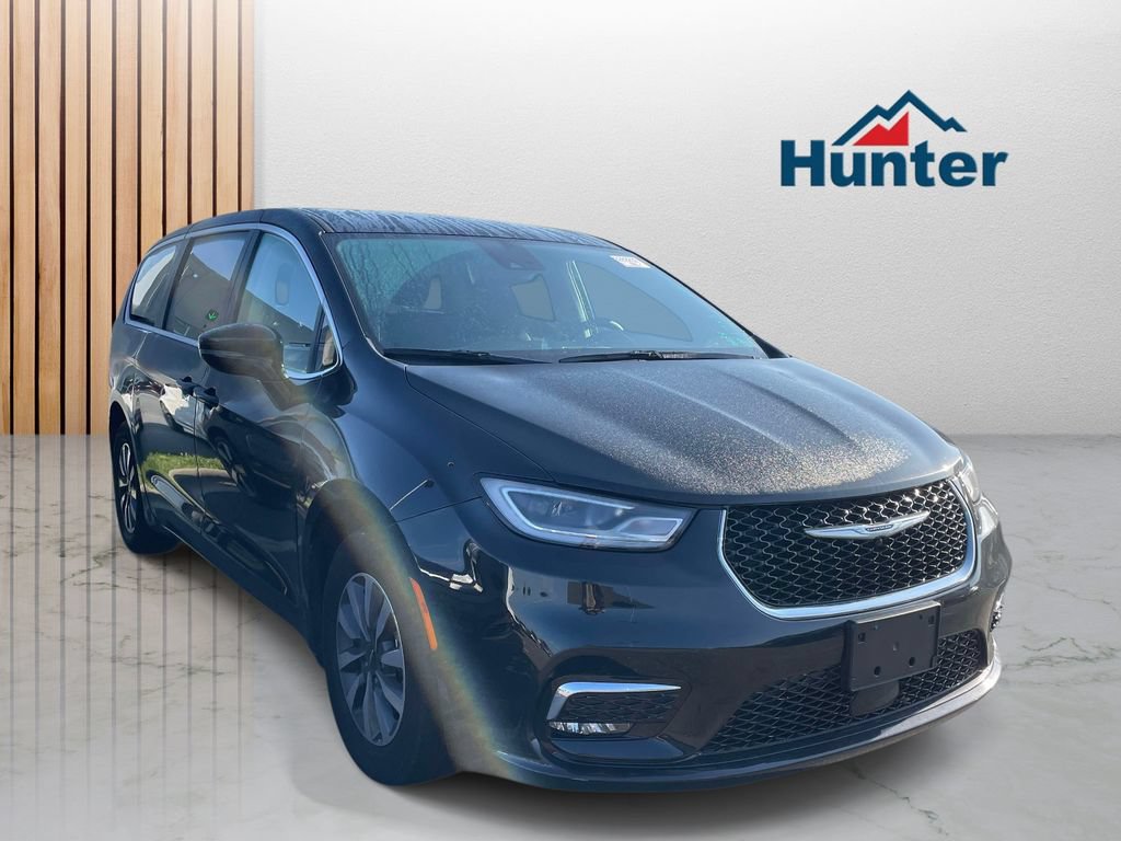 Used 2024 Chrysler Pacifica Limited FWD image 1