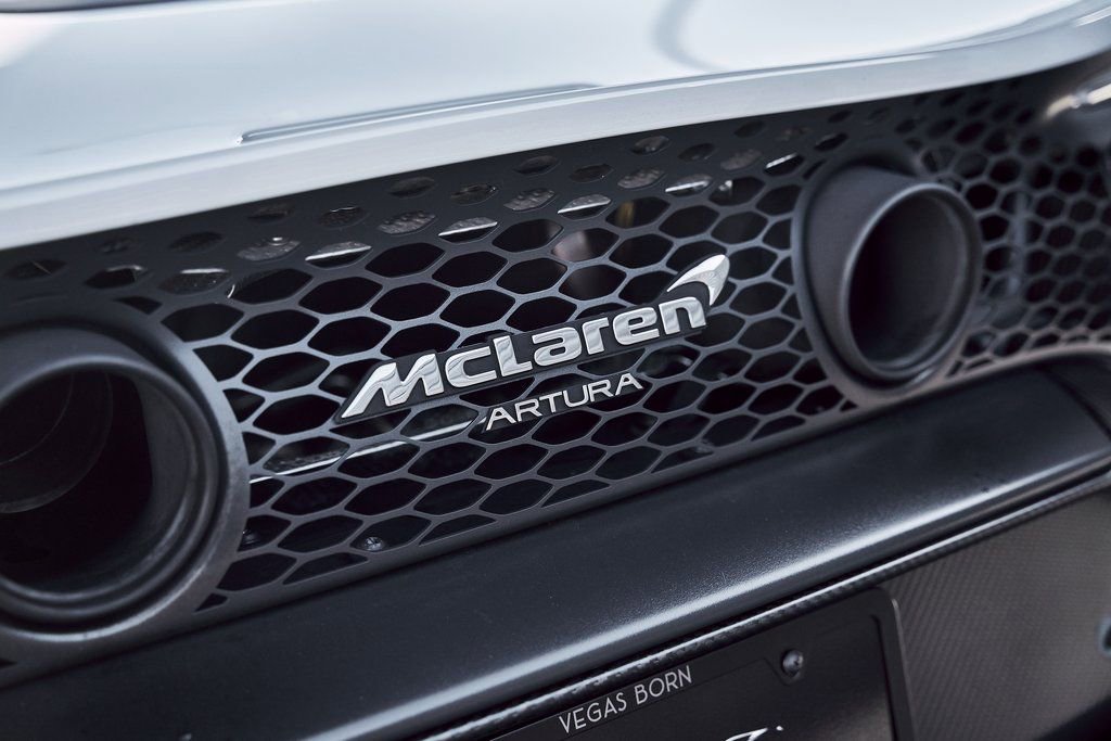 Used 2023 McLaren Artura RWD image 18