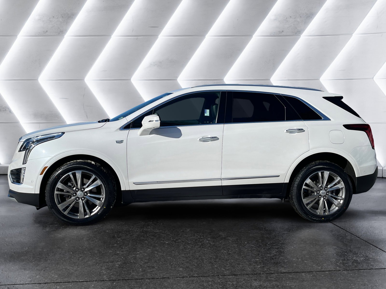 Used 2021 Cadillac XT5 Premium Luxury image 3