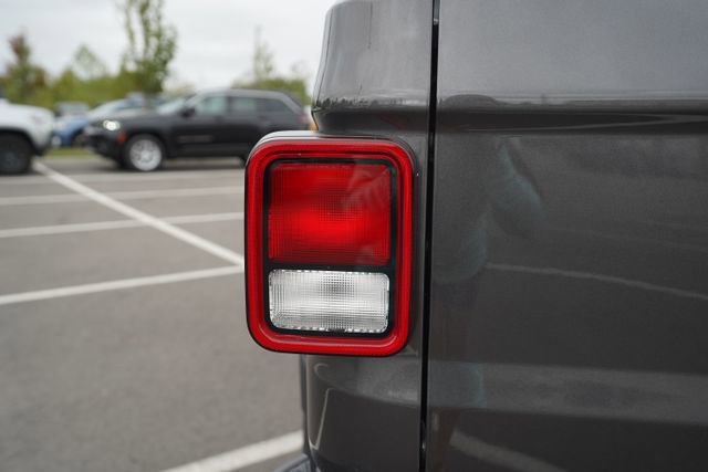 New 2025 Jeep Gladiator Sport image 40