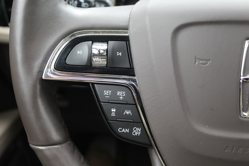 Used 2023 Lincoln Nautilus Reserve FWD image 11