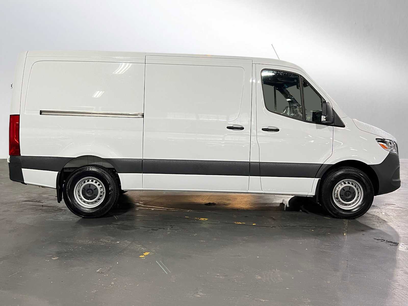 Used 2025 Mercedes-Benz Sprinter 2500 image 2