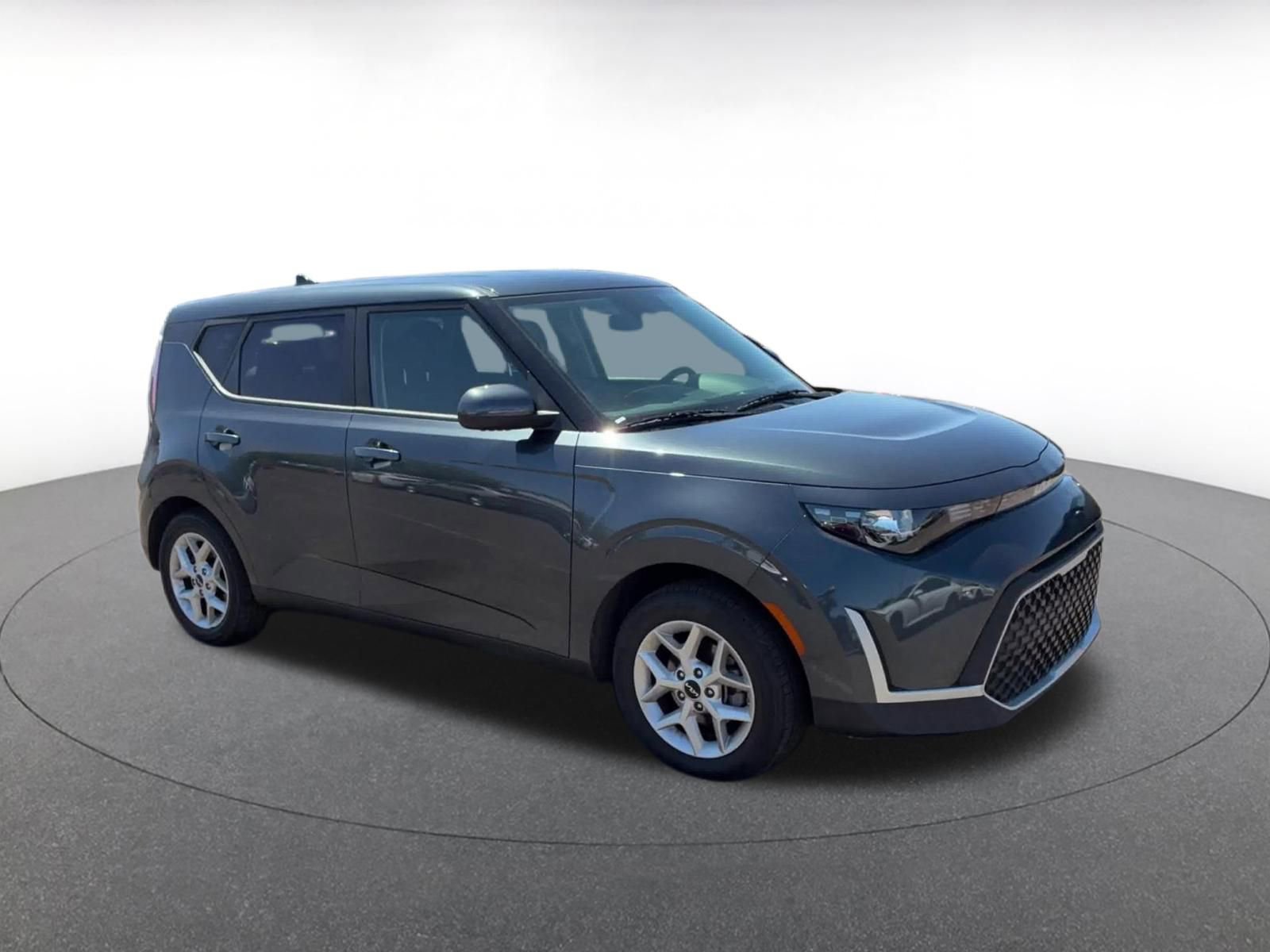 Used 2025 Kia Soul LX w/ LX Technology Package FWD image 3