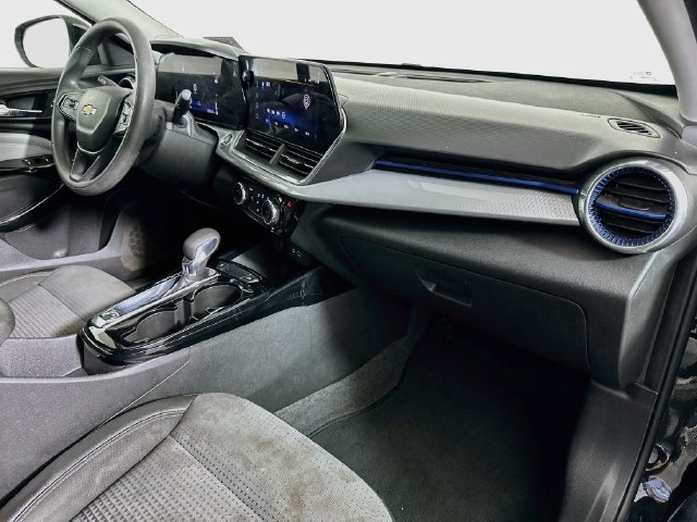 Used 2025 Chevrolet Trax LT FWD image 26