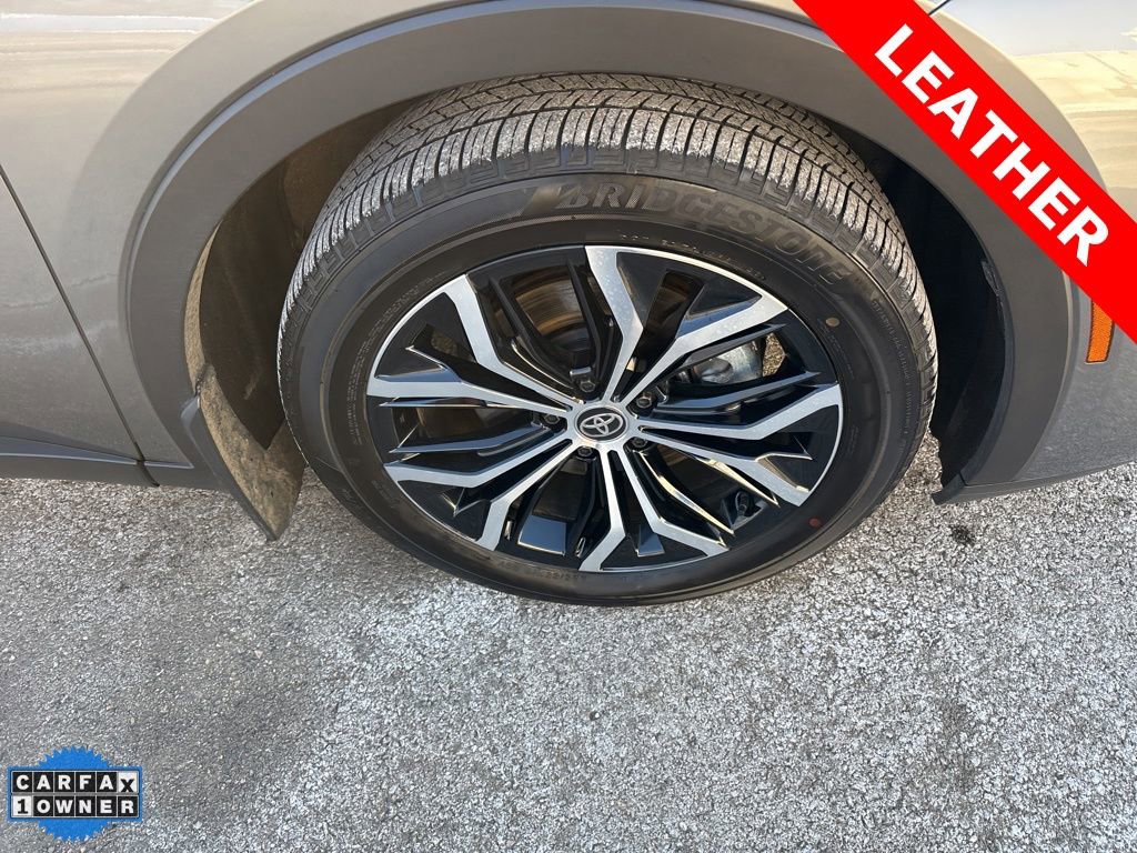 Used 2023 Toyota Crown Limited image 33