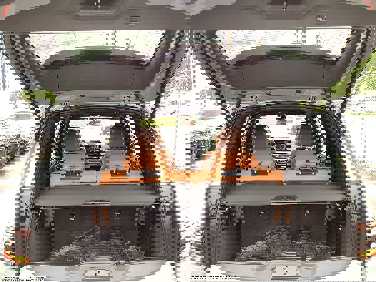 Used 2025 BMW X7 xDrive40i w/ M Sport Package image 14