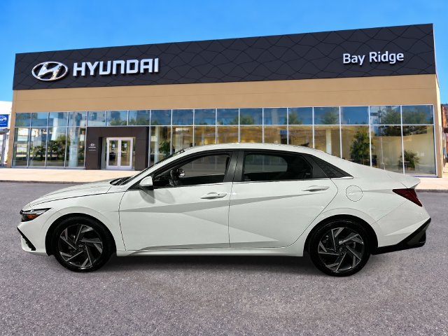 Used 2025 Hyundai Elantra SEL FWD image 8