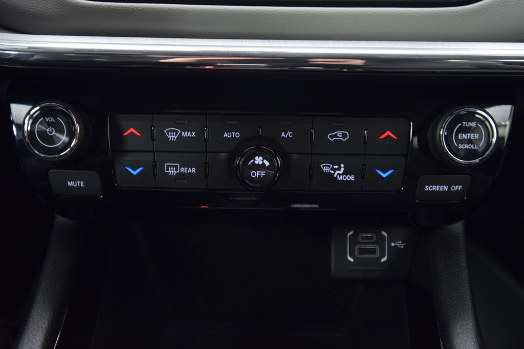 Used 2024 Jeep Compass Limited image 32