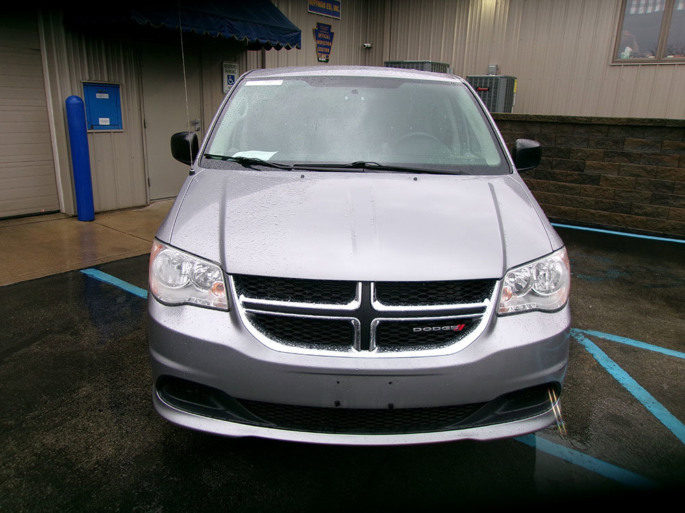 Used 2015 Dodge Grand Caravan SE w/ Quick Order Package 29E SE image 2