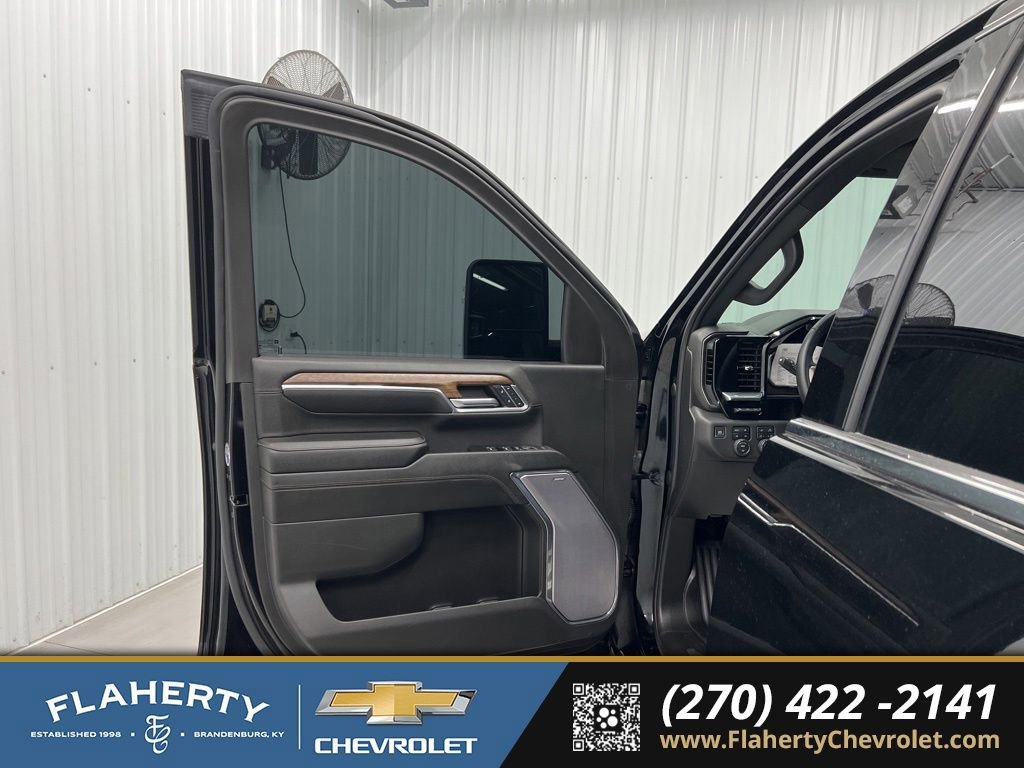 Used 2024 Chevrolet Silverado 2500 High Country w/ Technology Package AWD/4WD image 7