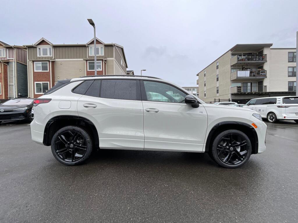 New 2026 Volkswagen Tiguan SE R-Line image 9