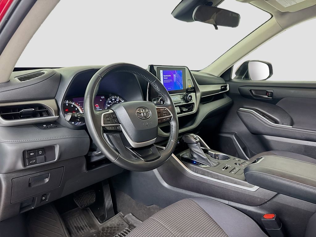 Used 2023 Toyota Highlander LE image 7