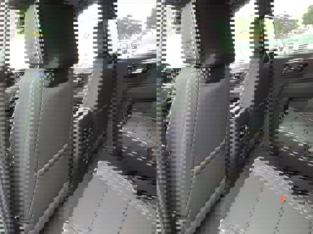 New 2026 Chevrolet Suburban Premier image 12