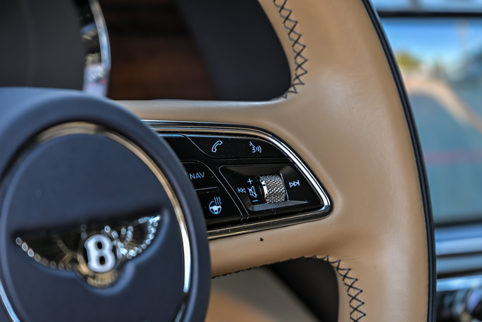 Certified 2023 Bentley Bentayga Extended Wheelbase AWD/4WD image 36
