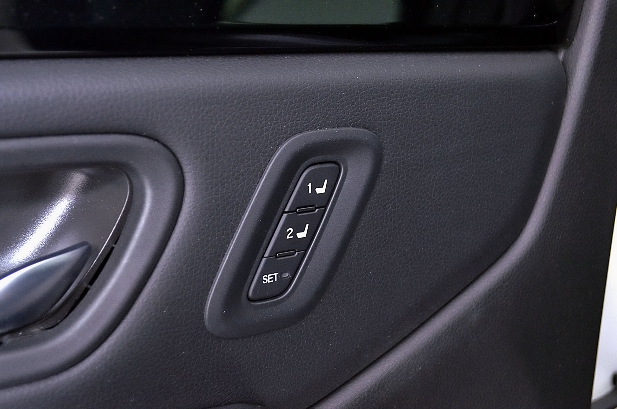 Used 2025 Honda Pilot EX-L image 18