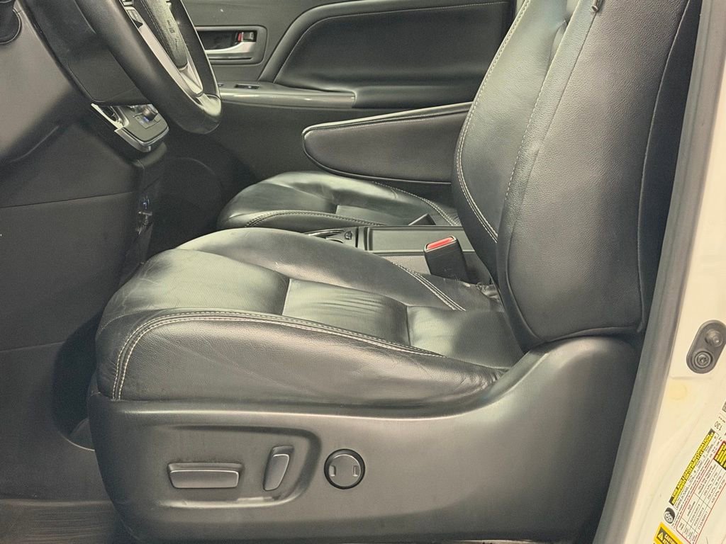 Used 2016 Toyota Sienna SE w/ SE Preferred Package FWD image 8