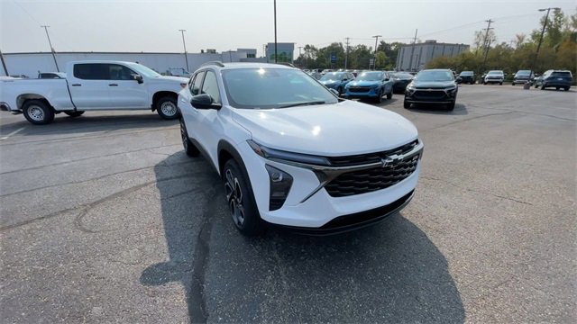 New 2025 Chevrolet Trax RS w/ Sunroof Package image 4