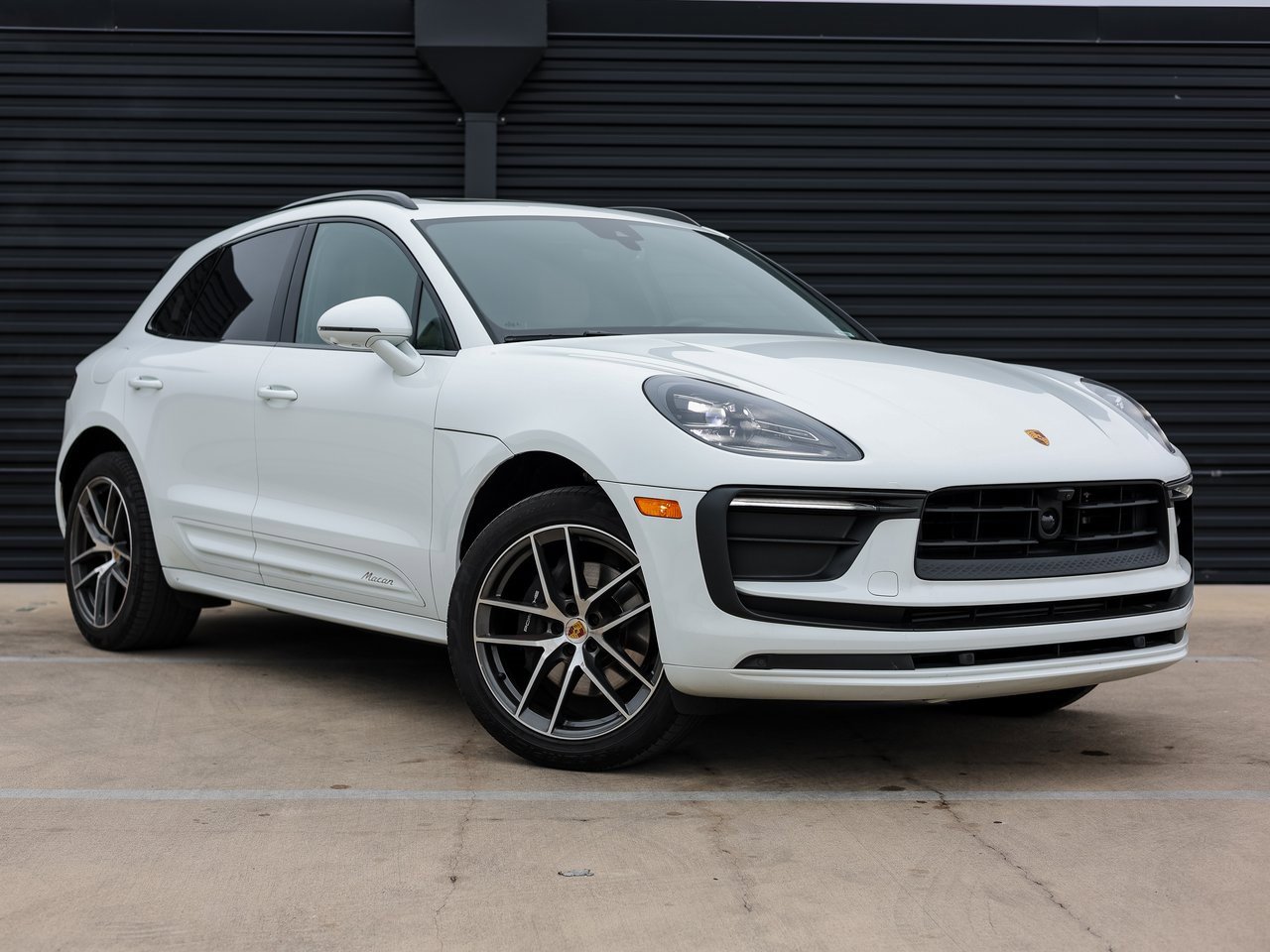 Certified 2023 Porsche Macan image 9