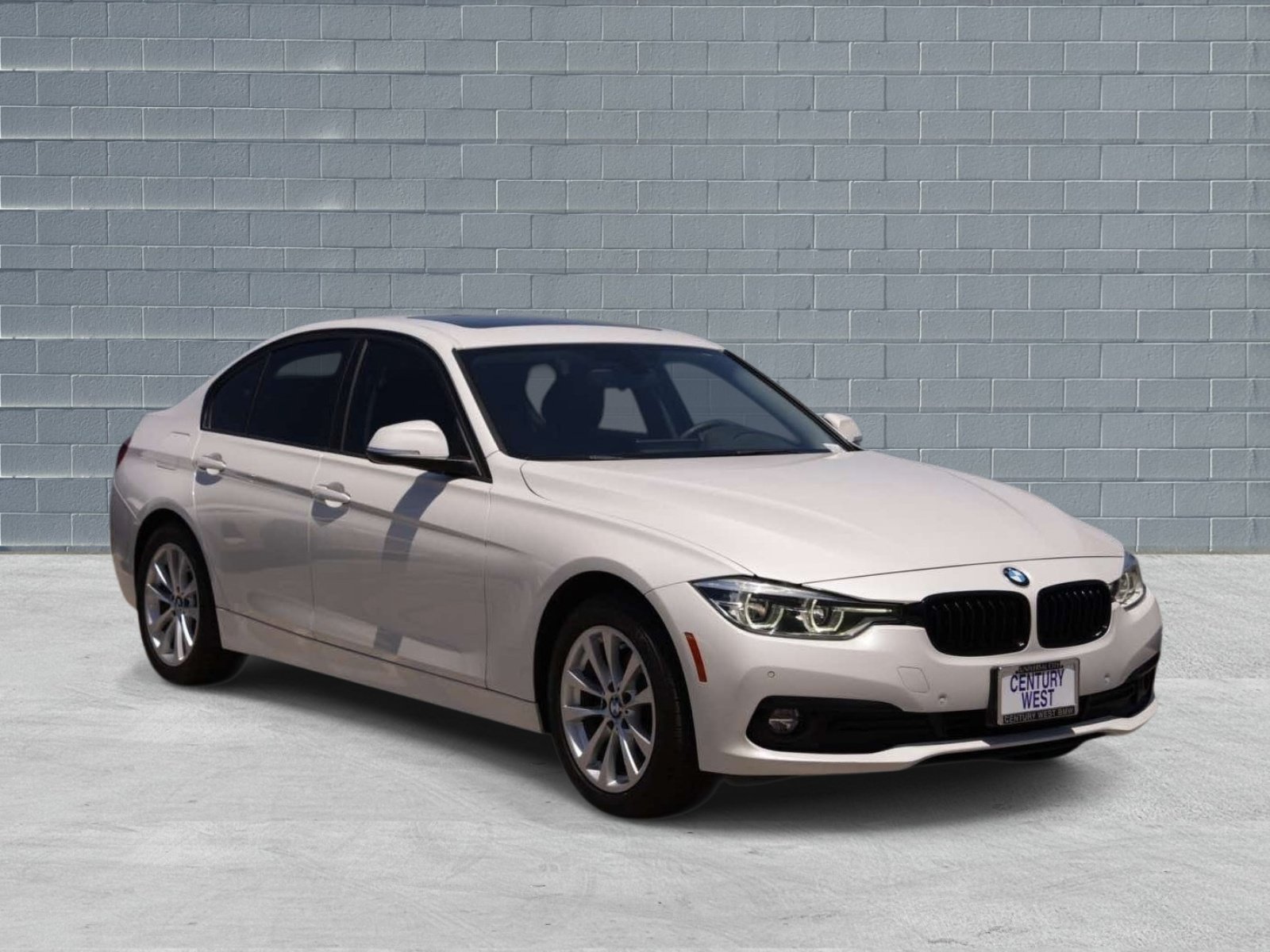 Used 2018 BMW 320i Sedan w/ Convenience Package RWD image 1