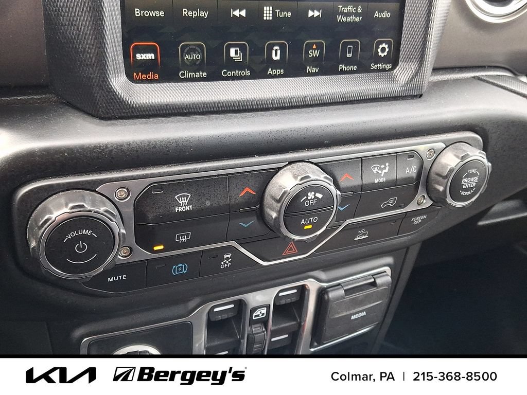 Used 2023 Jeep Wrangler Unlimited Rubicon 4xe AWD/4WD image 17