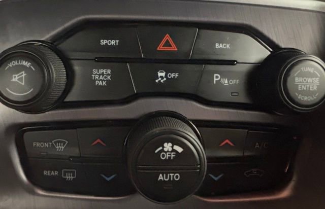 Used 2016 Dodge Challenger R/T Plus image 30