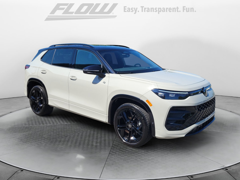 Certified 2026 Volkswagen Tiguan SE R-Line AWD/4WD image 1