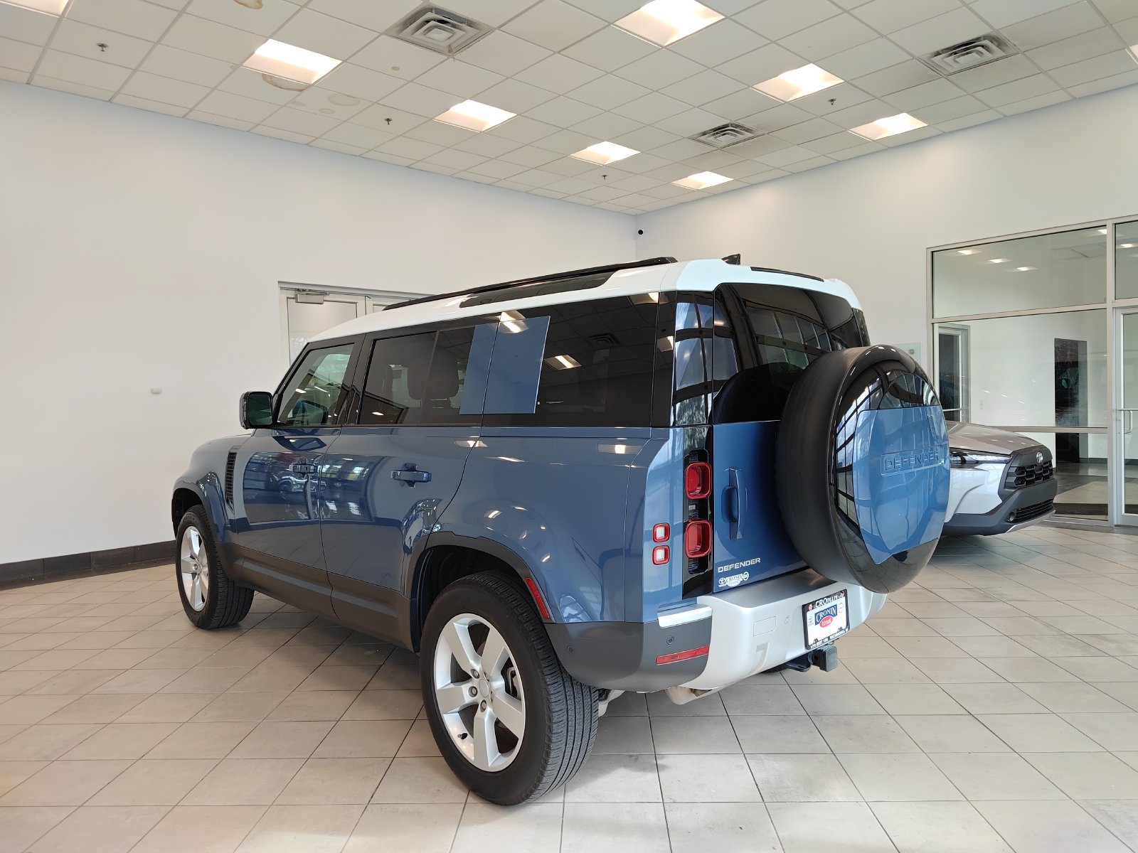 Used 2025 Land Rover Defender 110 S AWD/4WD image 4