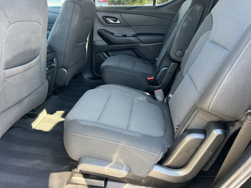 Used 2022 Chevrolet Traverse LT image 18
