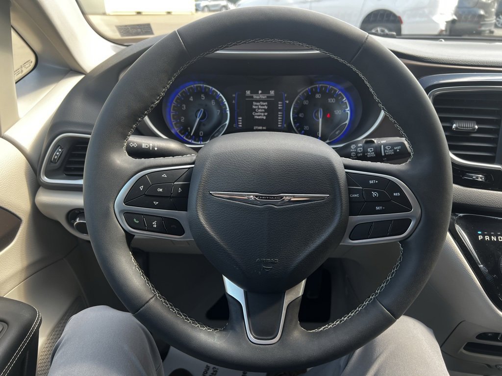 Used 2022 Chrysler Voyager LX image 13