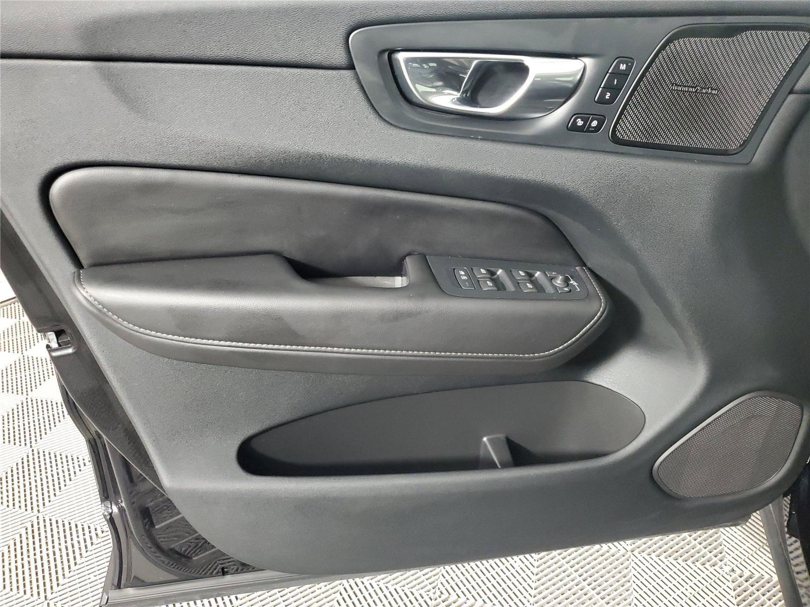 Certified 2023 Volvo XC60 B5 Ultimate w/ Climate Package FWD image 18