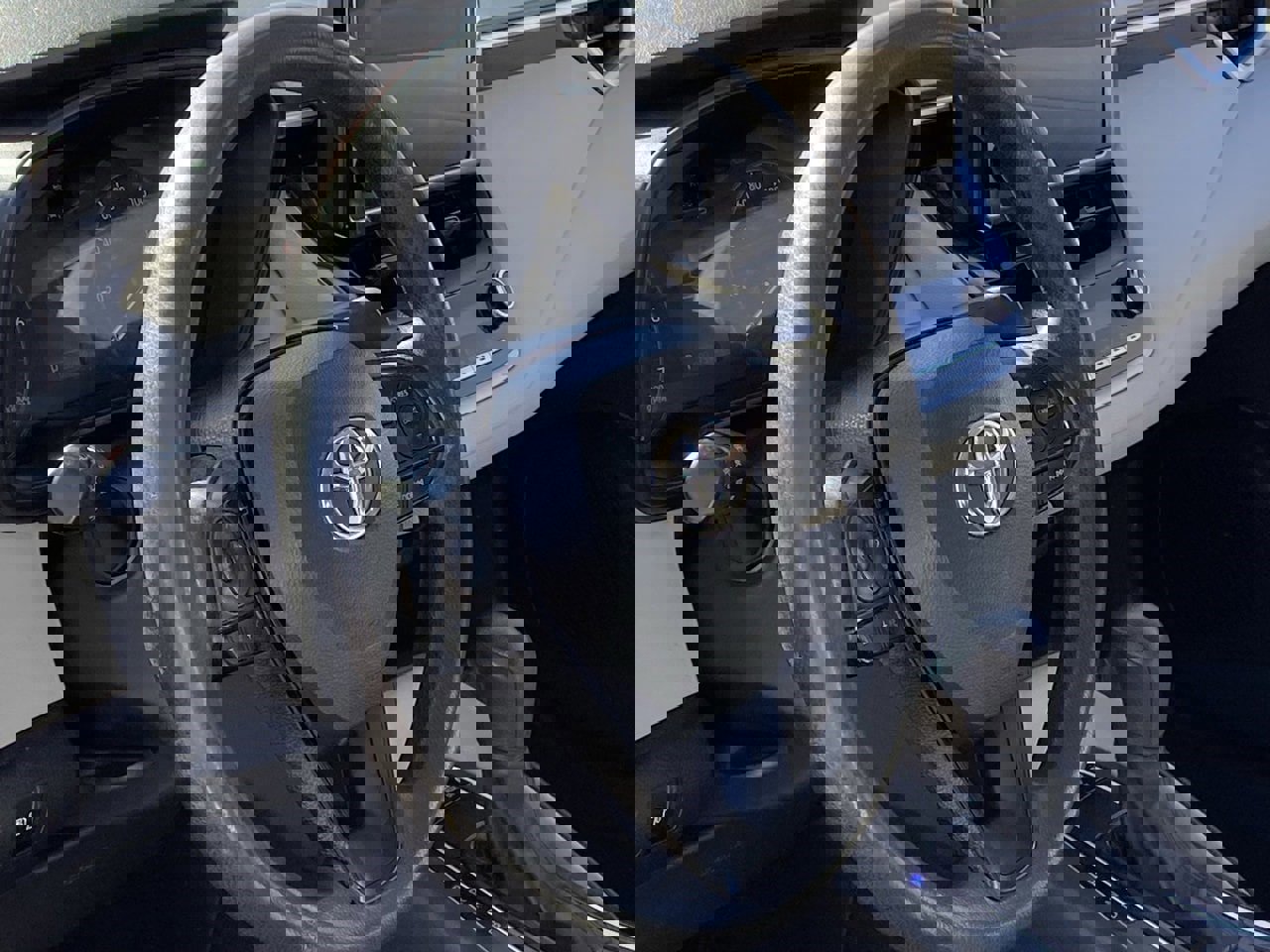 Used 2025 Toyota Corolla LE image 5