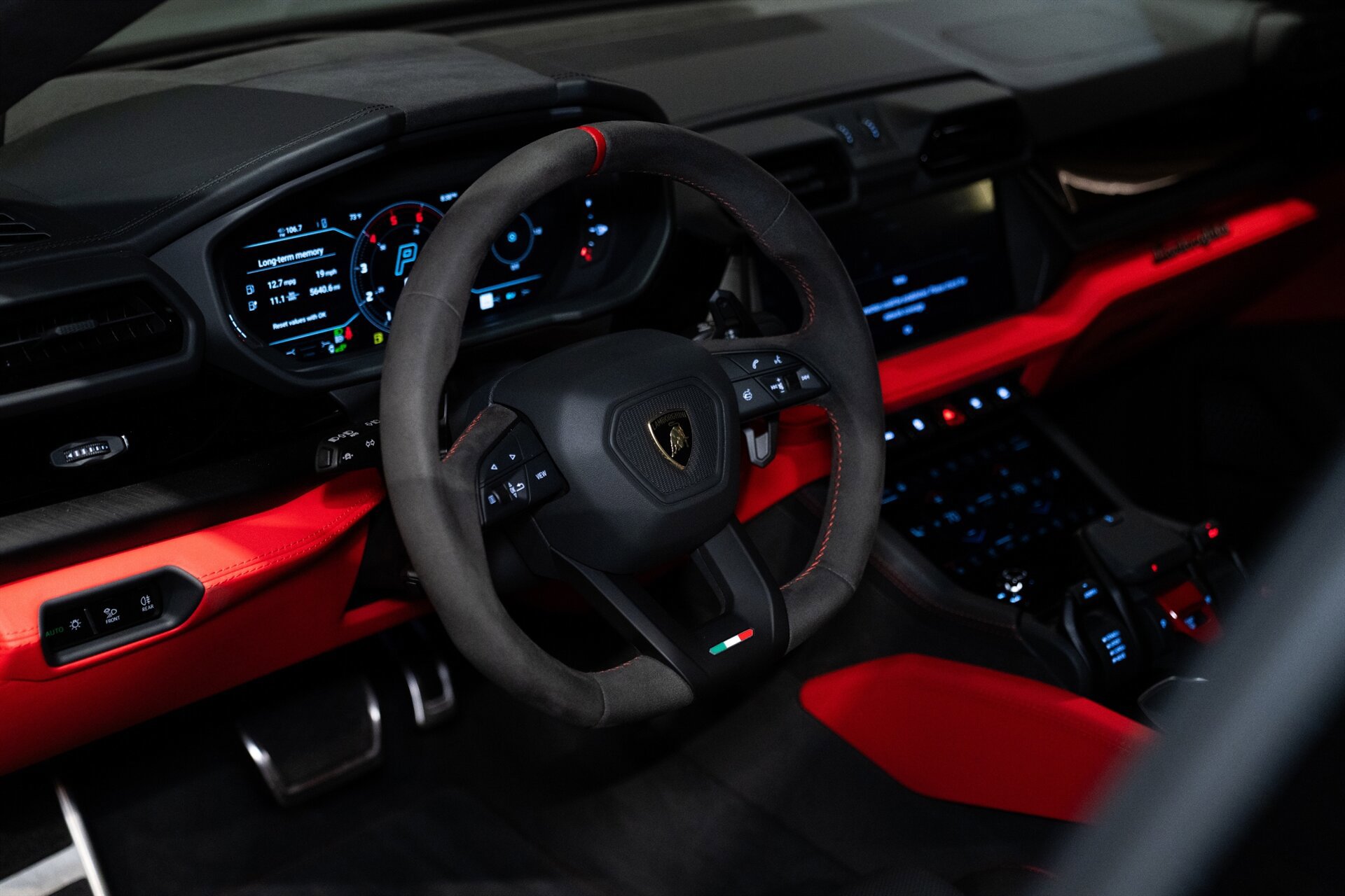 Used 2025 Lamborghini Urus Performante AWD/4WD image 12