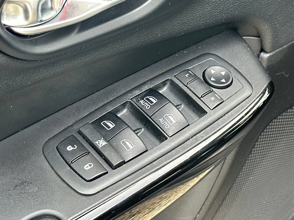 Used 2019 Jeep Cherokee Latitude Plus AWD/4WD image 15
