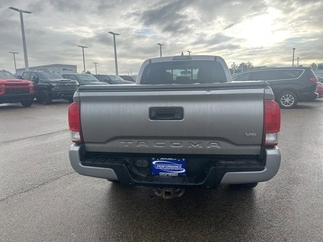 Used 2017 Toyota Tacoma TRD Sport image 5