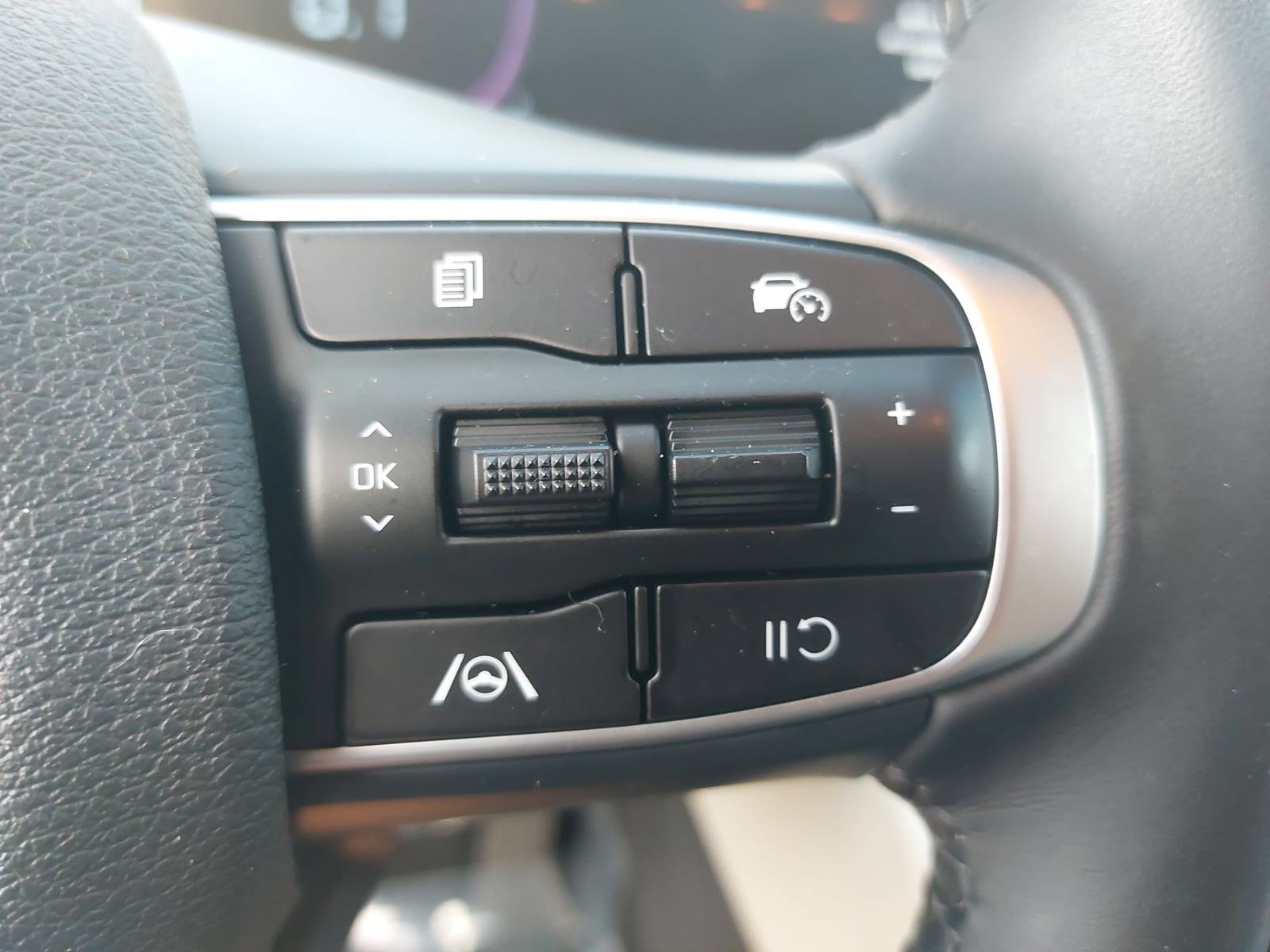 Used 2024 Kia Sportage EX FWD image 17