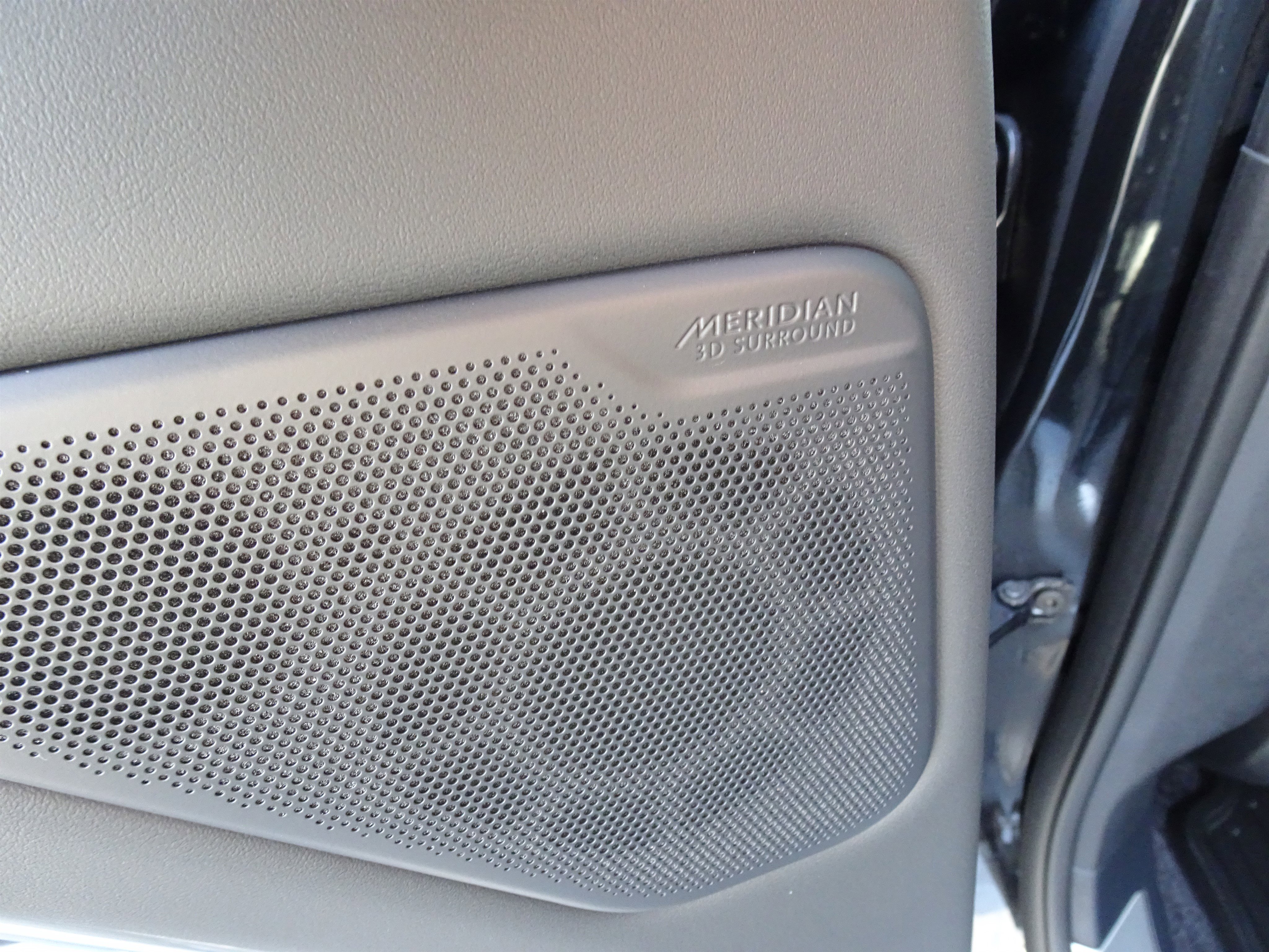 Certified 2025 Land Rover Range Rover SE image 21