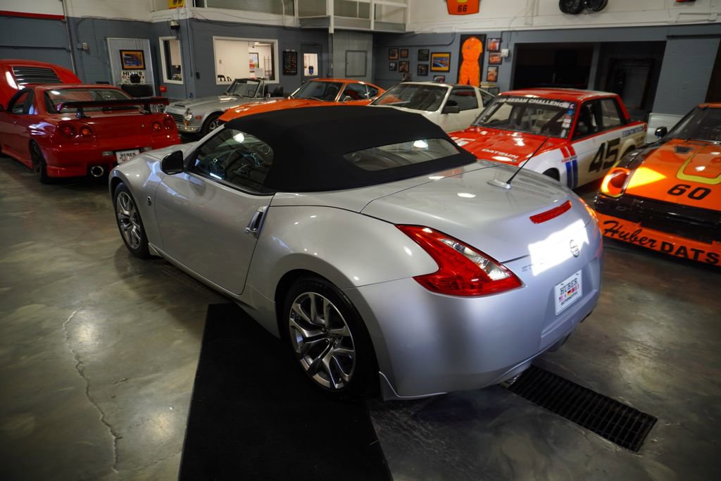 Used 2010 Nissan 370Z Touring image 5