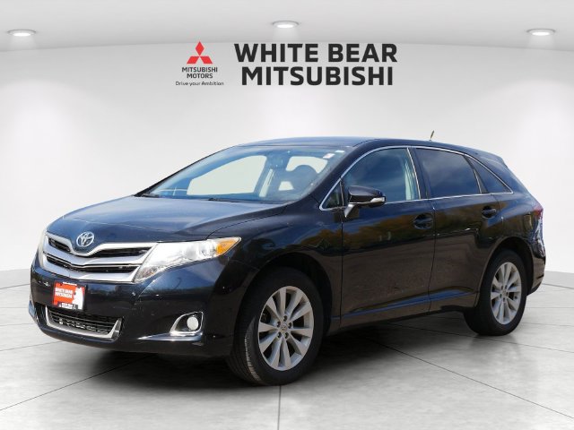 Used 2015 Toyota Venza LE FWD image 2