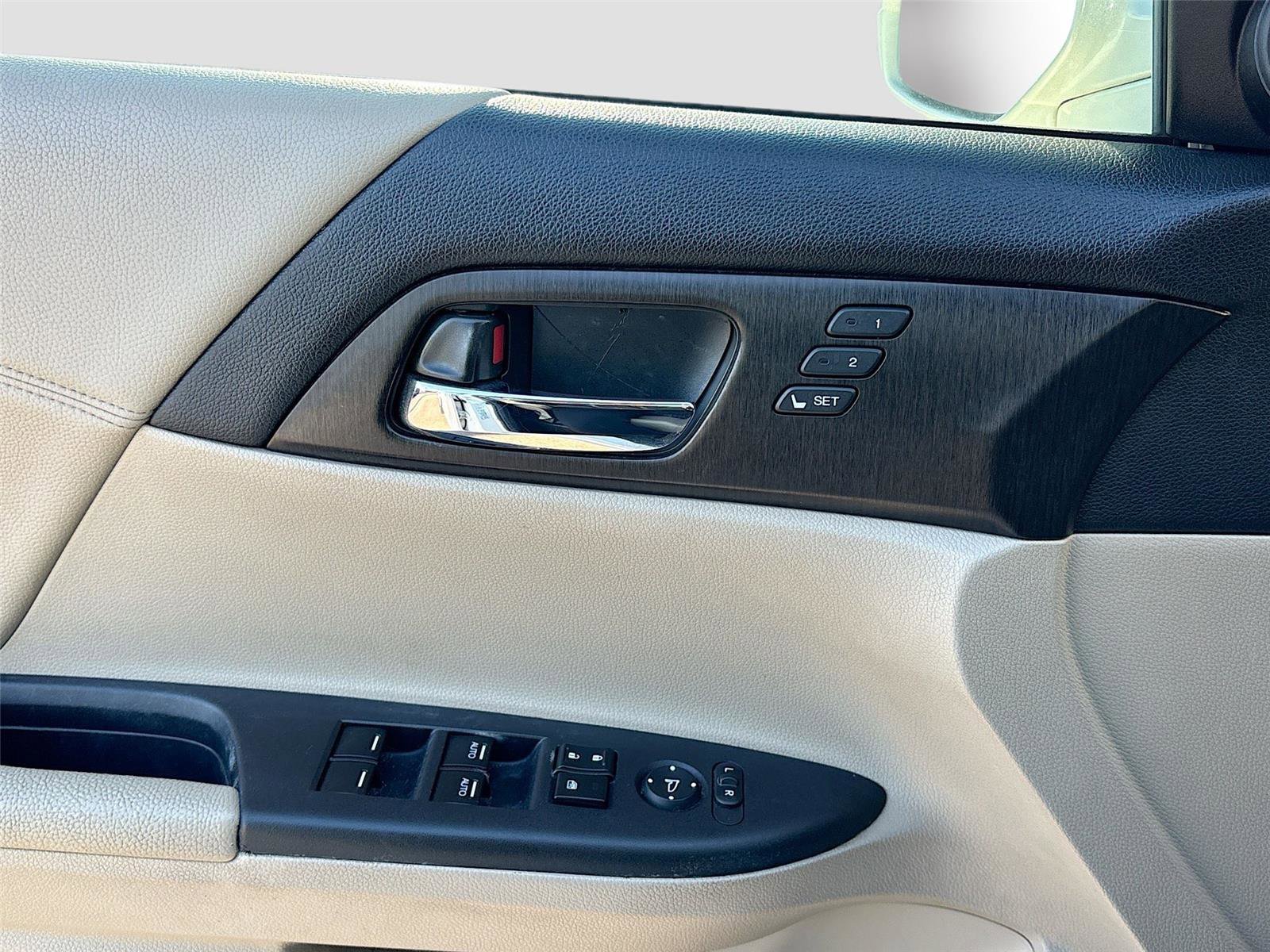 Used 2015 Honda Accord EX-L image 19