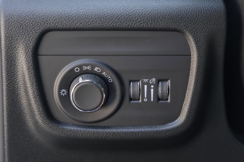 New 2025 Jeep Grand Cherokee Laredo X w/ Luxury Tech Group I image 38