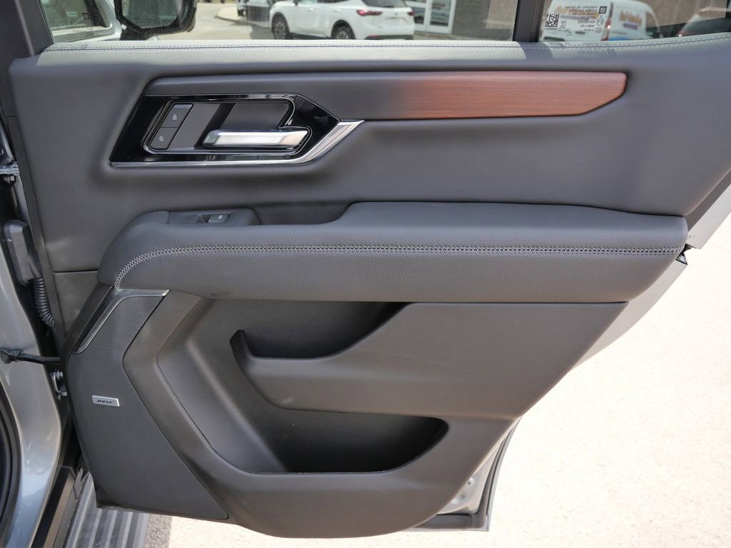 Used 2025 GMC Yukon Denali w/ Sun & Power Step Package image 21