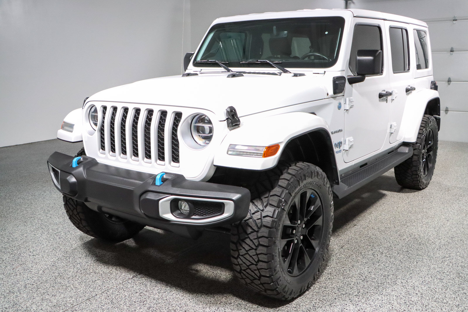 Used 2022 Jeep Wrangler Unlimited Sahara AWD/4WD image 31