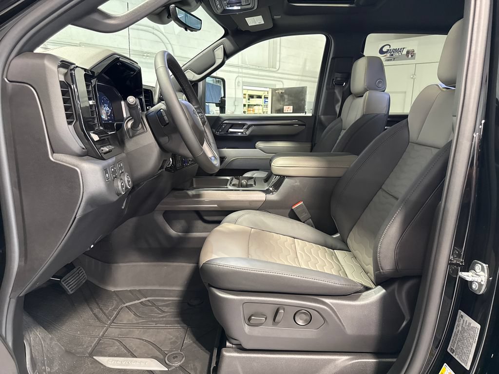 New 2026 Chevrolet Silverado 2500 ZR2 w/ LPO, Dark Essentials Package AWD/4WD image 29