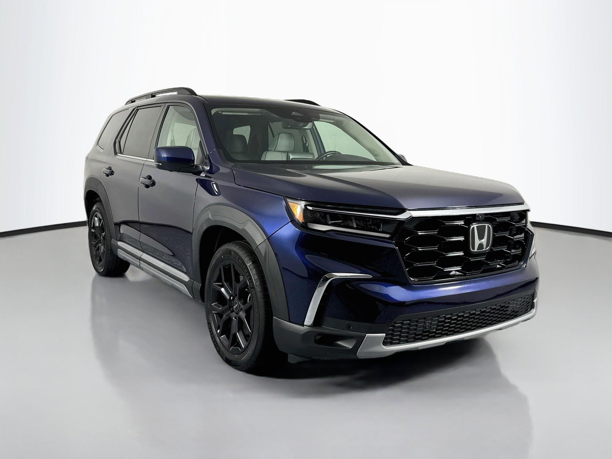Certified 2025 Honda Pilot Elite image 3
