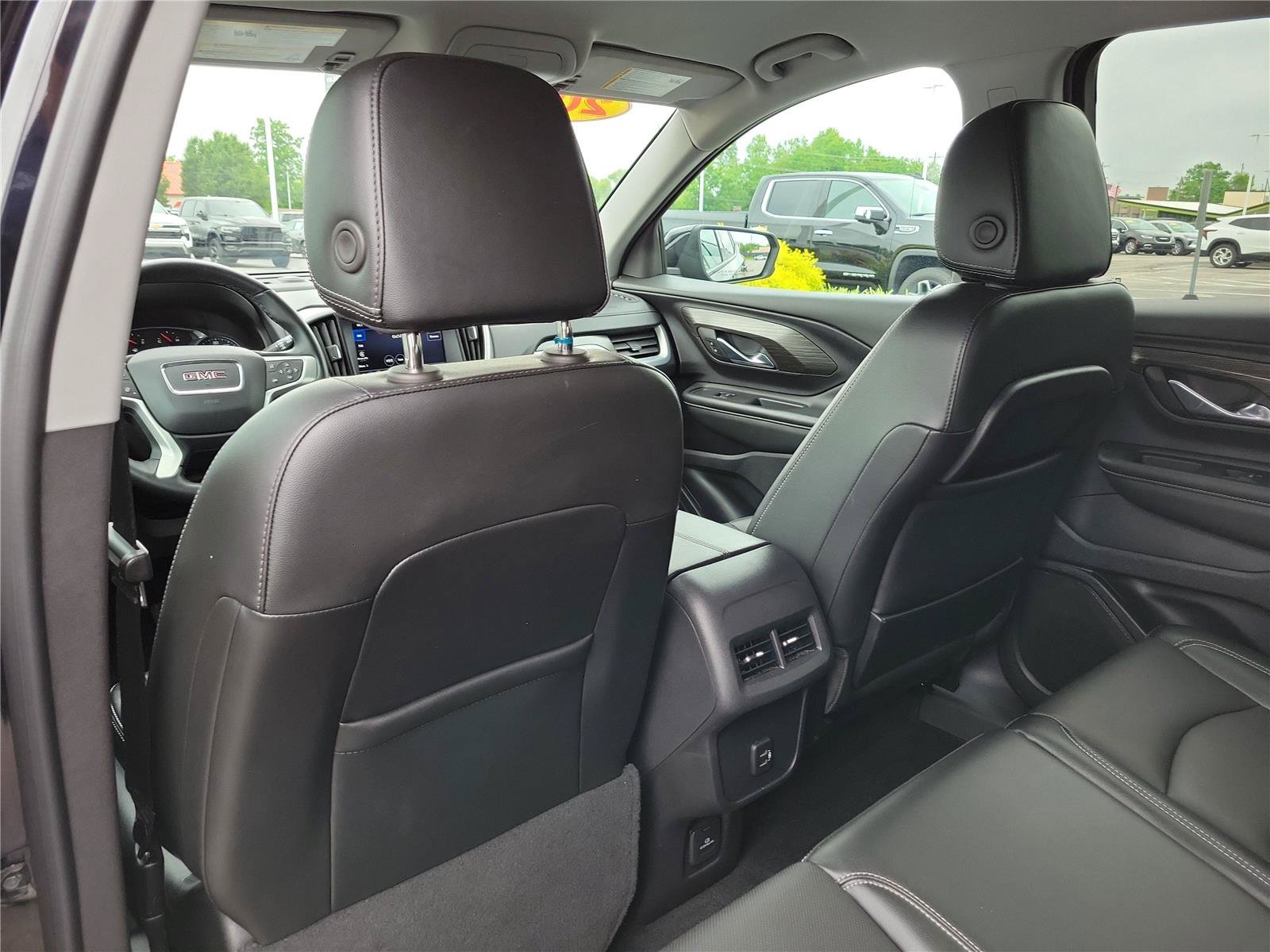 Used 2024 GMC Terrain SLT AWD/4WD image 16