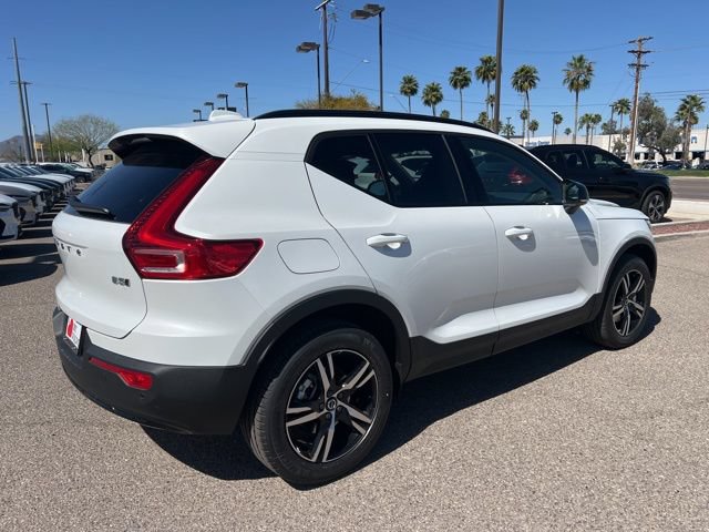 New 2026 Volvo XC40 B5 Core AWD/4WD image 4