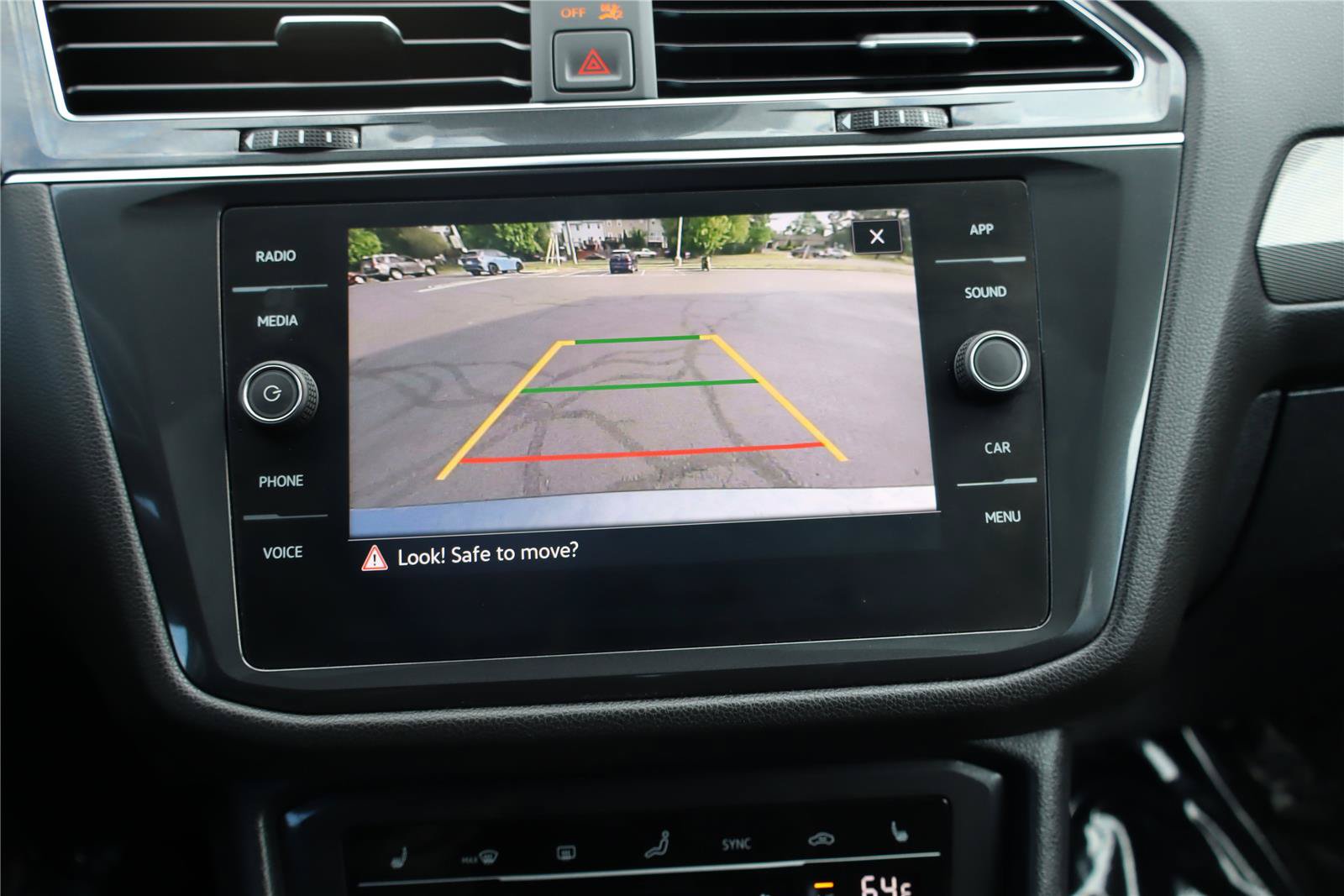 Certified 2022 Volkswagen Tiguan SE w/ Panoramic Sunroof Package AWD/4WD image 20