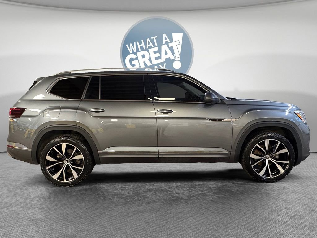 Used 2024 Volkswagen Atlas SEL Premium R-Line image 2