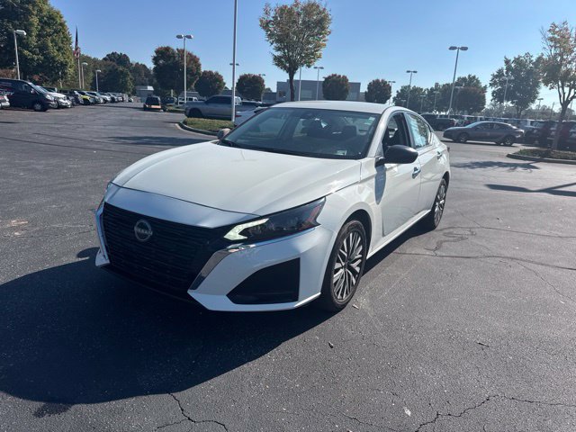 Used 2025 Nissan Altima 2.5 SV AWD/4WD image 9