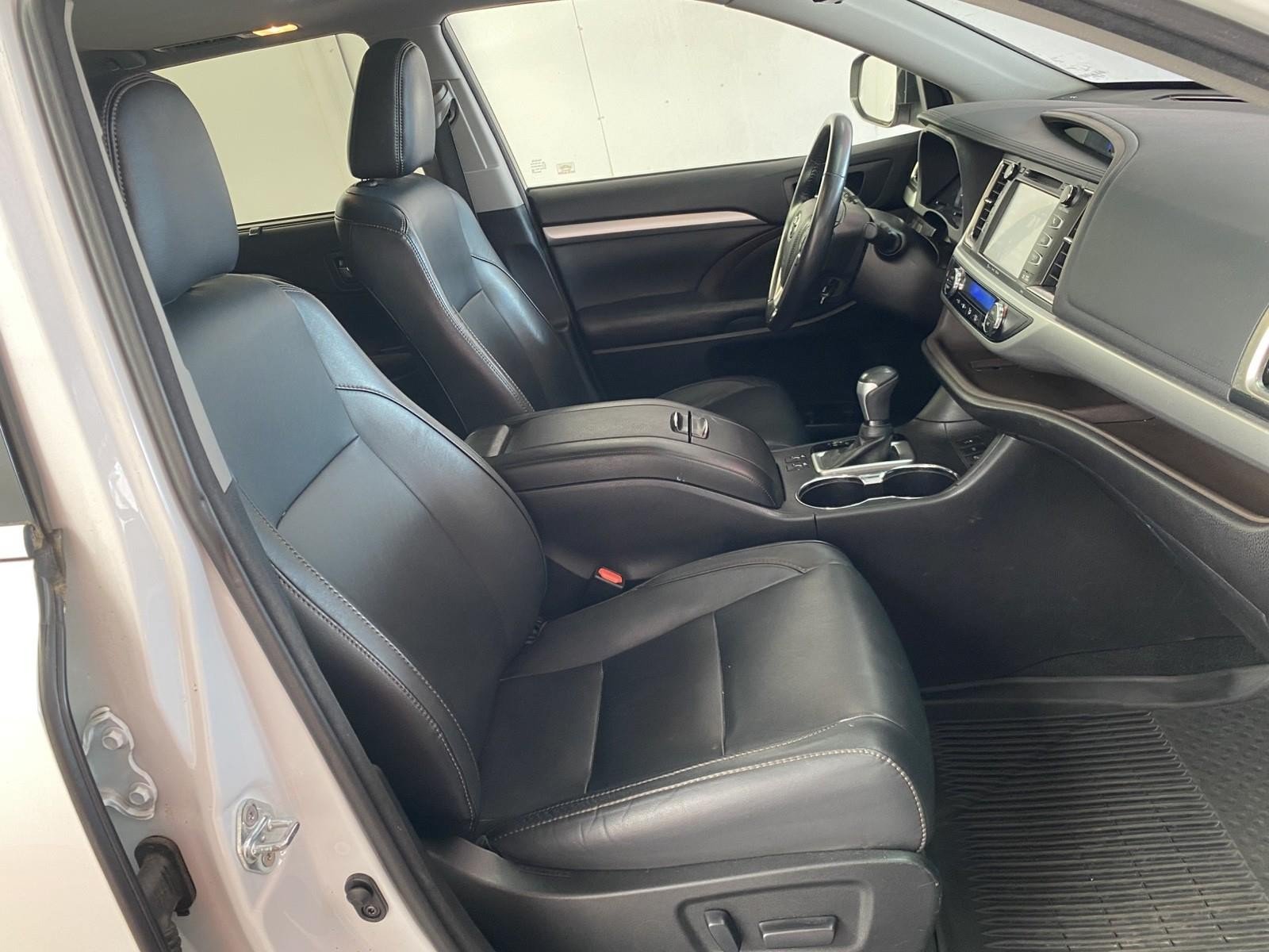 Used 2017 Toyota Highlander XLE AWD/4WD image 9